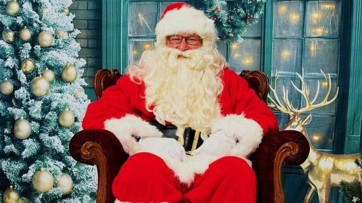 Le Père Noël fait son show à l'Hôtel de Ville du Mans