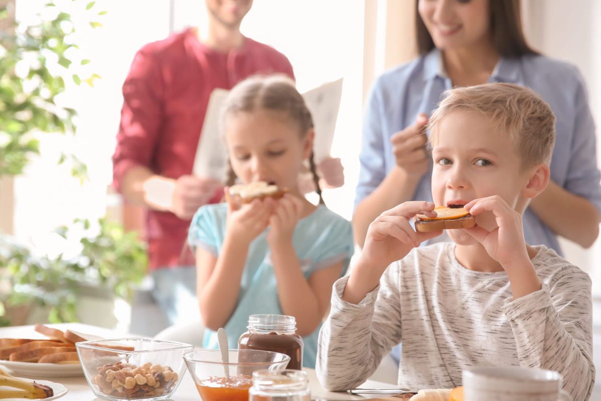 L’étonnant petit déjeuner : quand le pain de mie cache de l’alcool
