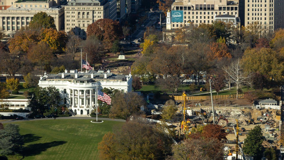 Des tensions artistiques à la Maison-Blanche : un architecte évincé par Trump