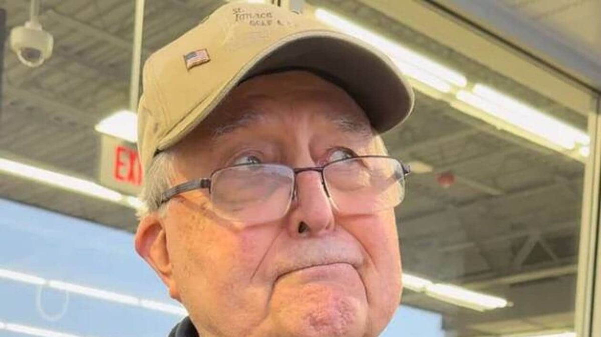 À 88 ans, un caissier retrouve espoir grâce à une cagnotte inespérée