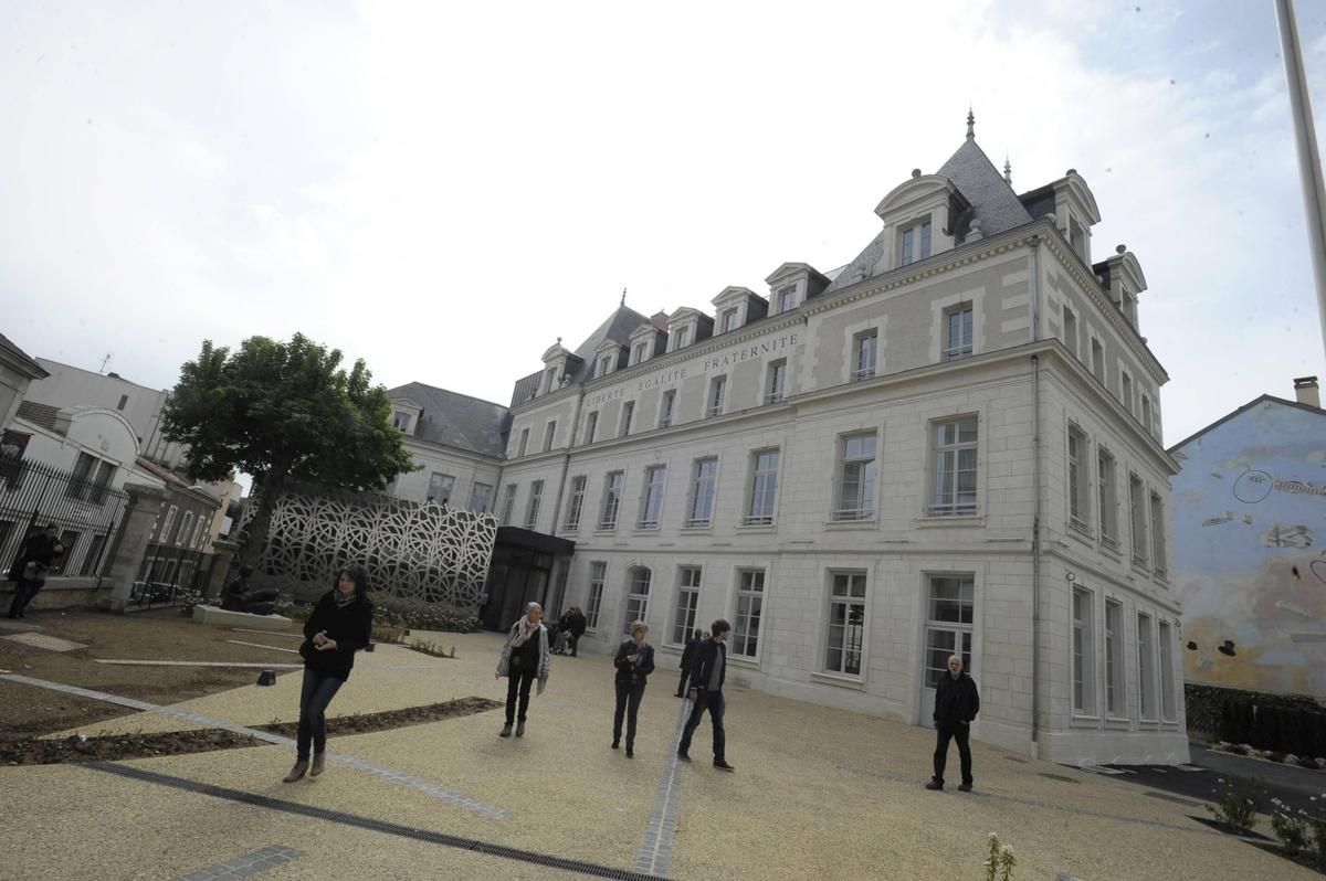 Périgueux à travers l'histoire : portrait des huit maires depuis 1945