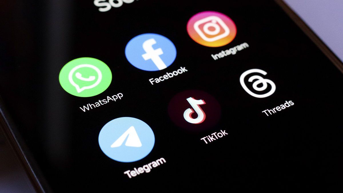 Australie : l'interdiction des réseaux sociaux pour les moins de 16 ans suscite un débat