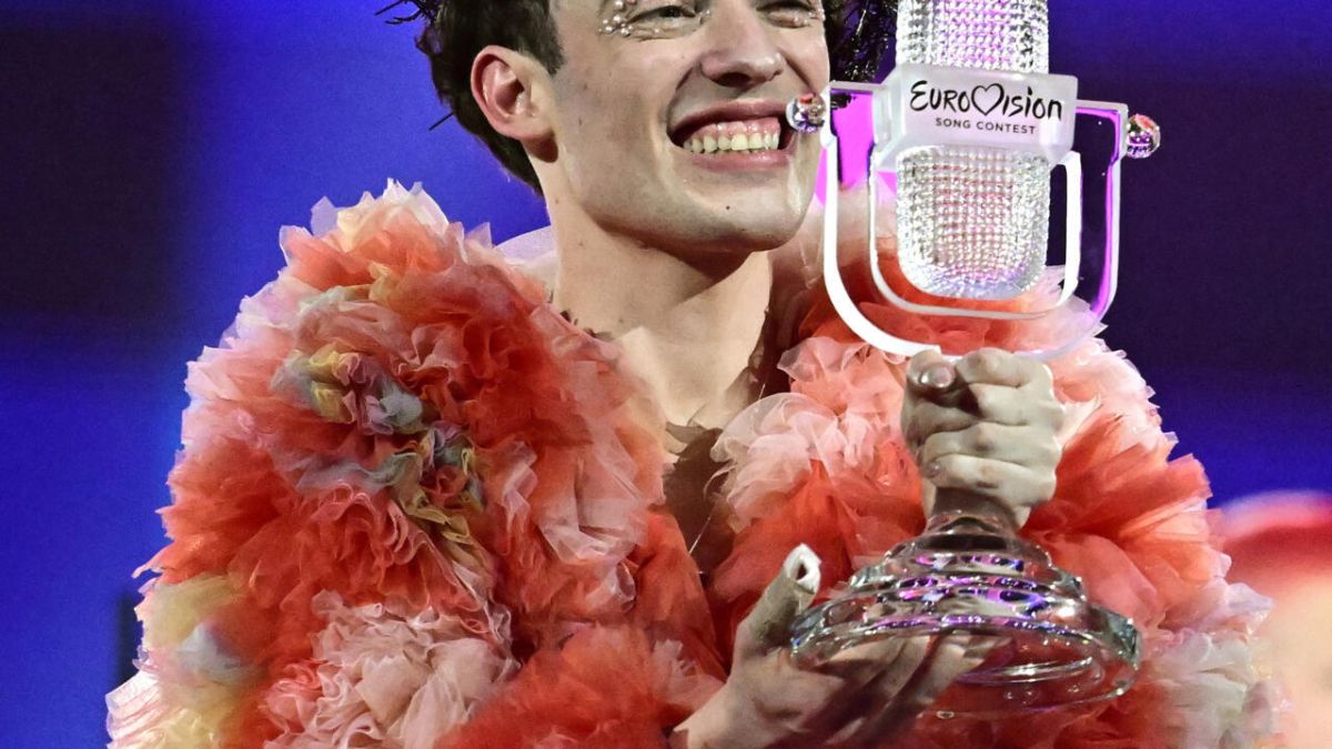 Nemo rend son trophée Eurovision en signe de protestation contre Israël