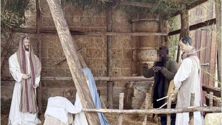 Un fugitif se cache dans une crèche pour échapper à la police en Italie