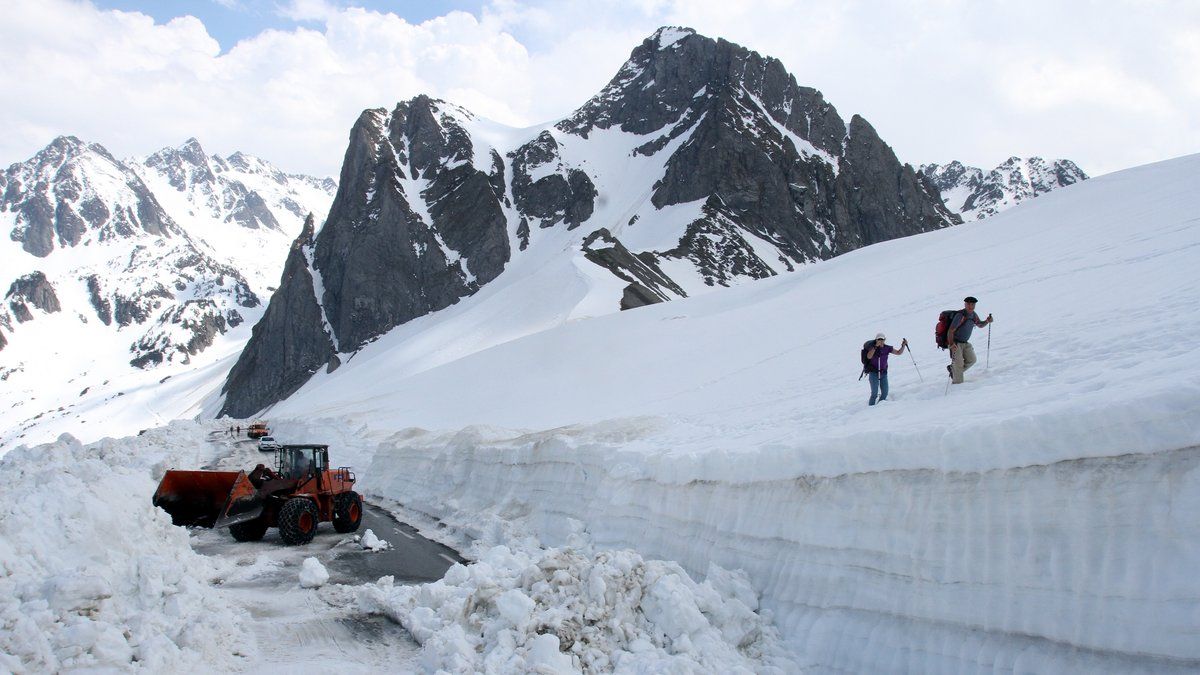 Deux randonneurs coincés par la neige au col du Tourmalet : un sauvetage providentiel