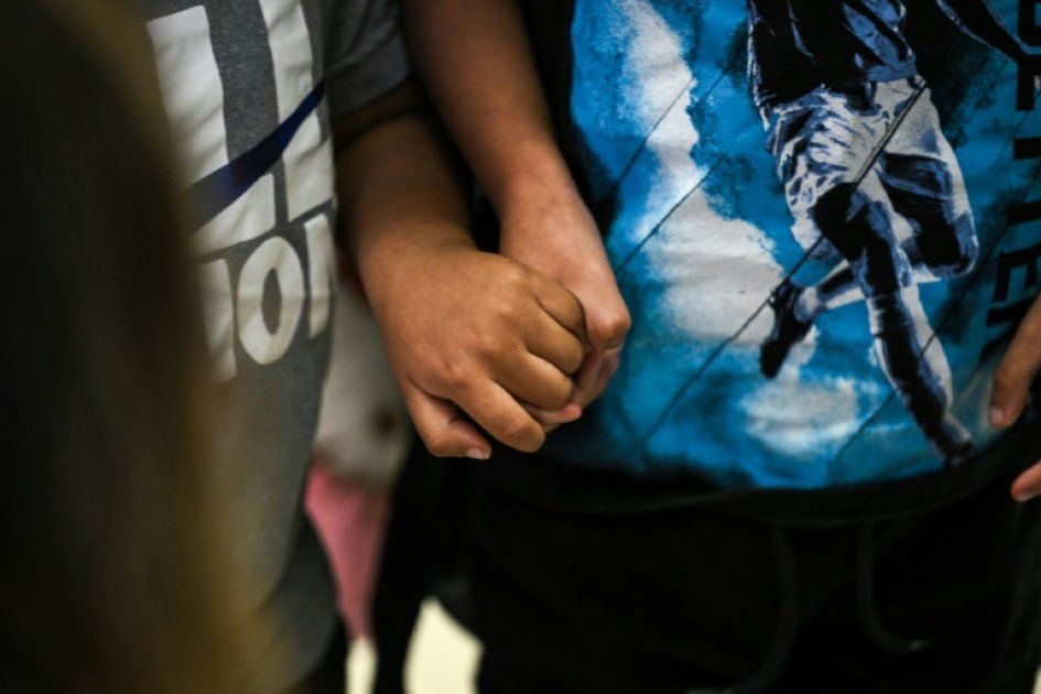 L'exode d'Andy : des enfants séparés de leurs parents par une politique migratoire controversée