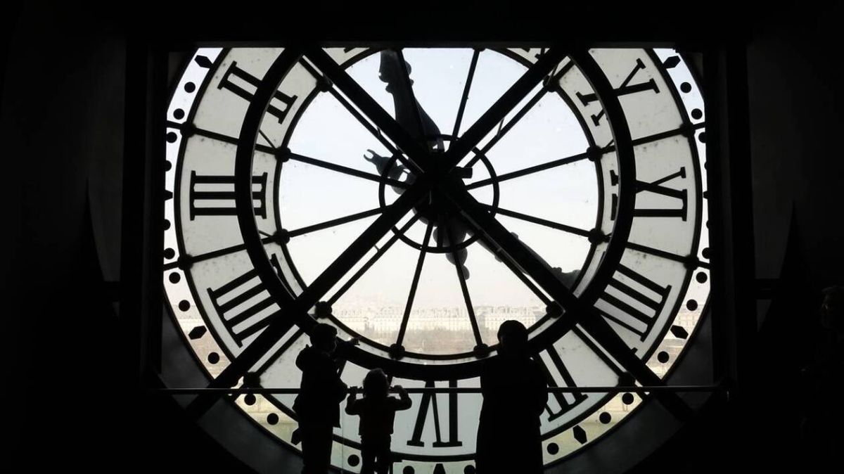 Pourquoi le chiffre 4 s'affiche-t-il en 'IIII' sur certaines montres ?