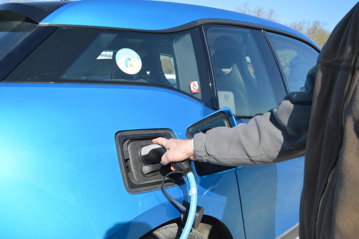 Vers une évolution de l'interdiction des voitures thermiques : enjeux et perspectives