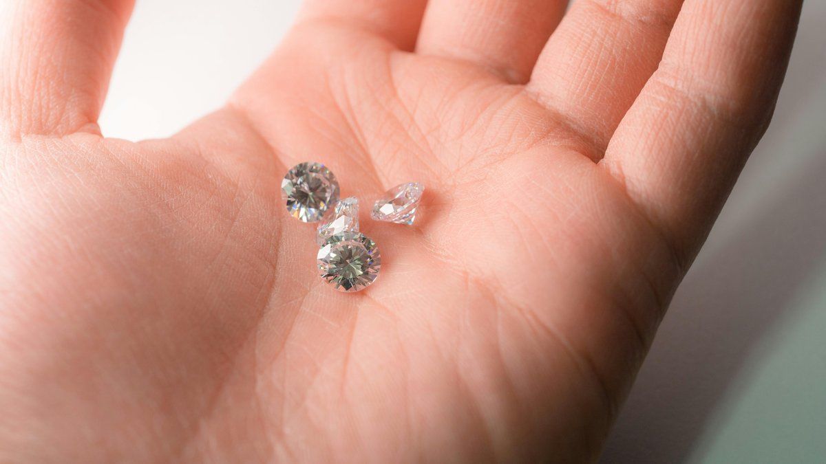 Des amis découvrent un diamant exceptionnel et changent leur destin