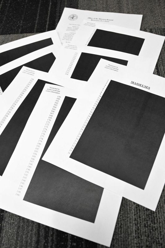 Dossier Epstein : des révélations caviardées et des images disparues qui suscitent l'indignation