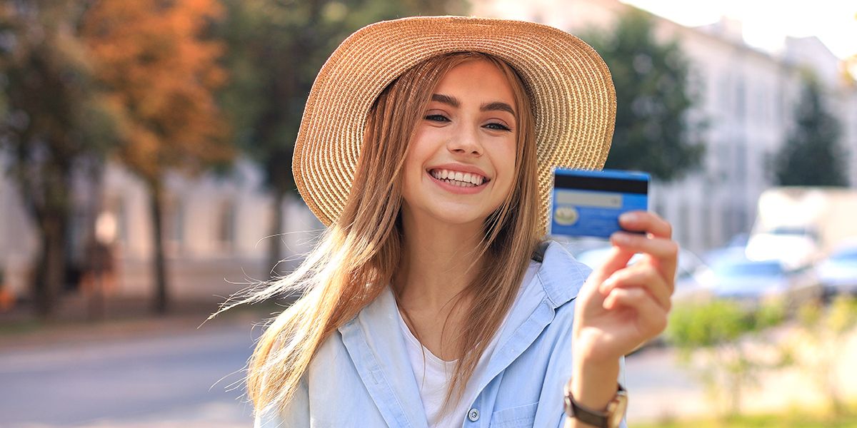 Choisir la carte bancaire idéale pour votre adolescent