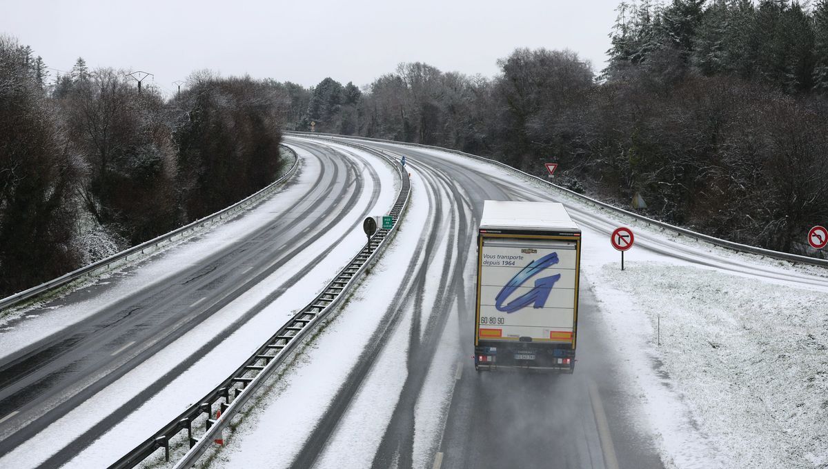 Neige et verglas : le Loiret renforce sa vigilance et fait face à des restrictions de circulation