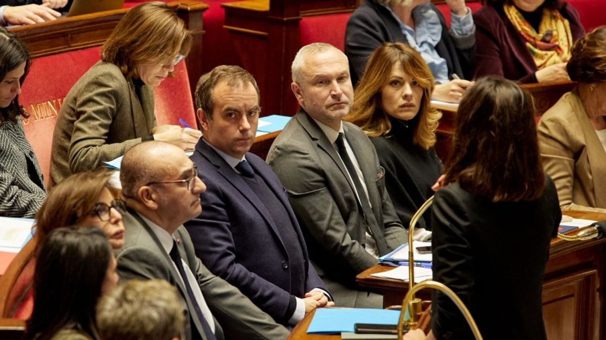 Le budget en péril : le gouvernement face à un casse-tête financier