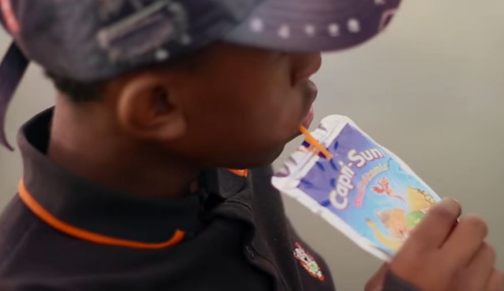 Le Capri-Sun : un engouement chez les jeunes, mais une inquiétude pour les experts de la santé