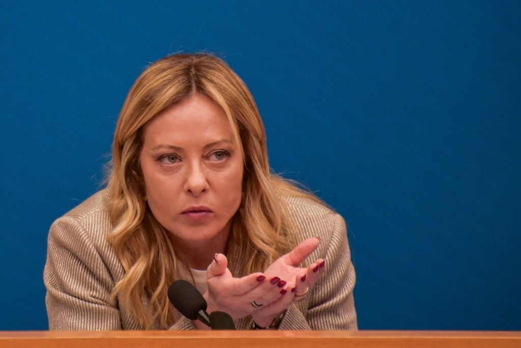 Giorgia Meloni dénonce la gauche qui défend Maduro