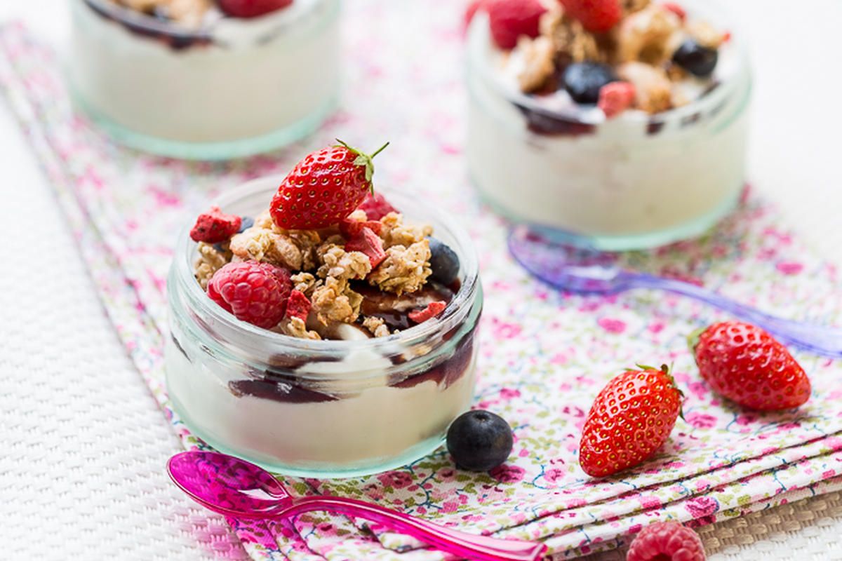 Frozen Yogurt à la Banane, Fruits Rouges & Country Crisp