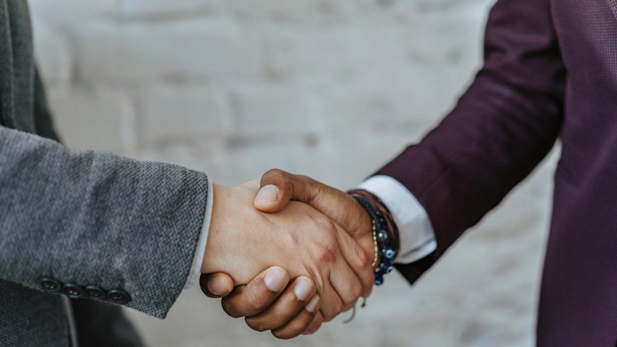 Un ancien directeur se retrouve au tribunal pour de faux diplômes