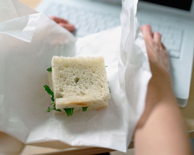 Déjeuner au bureau : optimiser votre pause selon vos tâches