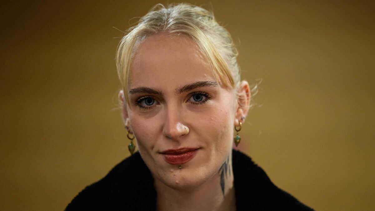 Une influenceuse en ligne dans la tourmente après un t-shirt controversé