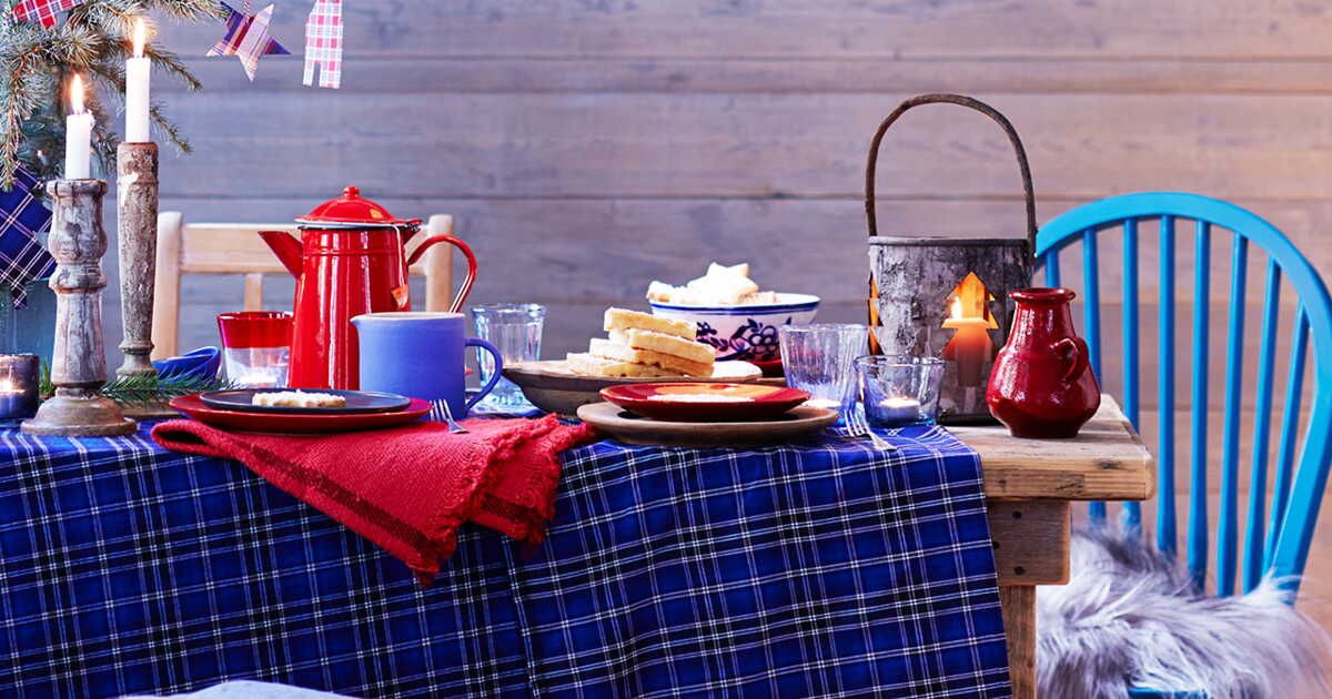 ambiance écossaise : habillez votre table de tartan et de bruyère