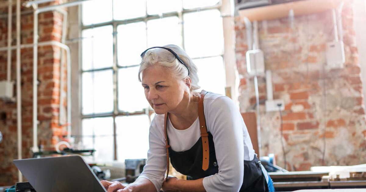 travailler à la retraite : comment compléter ses revenus sans se tromper