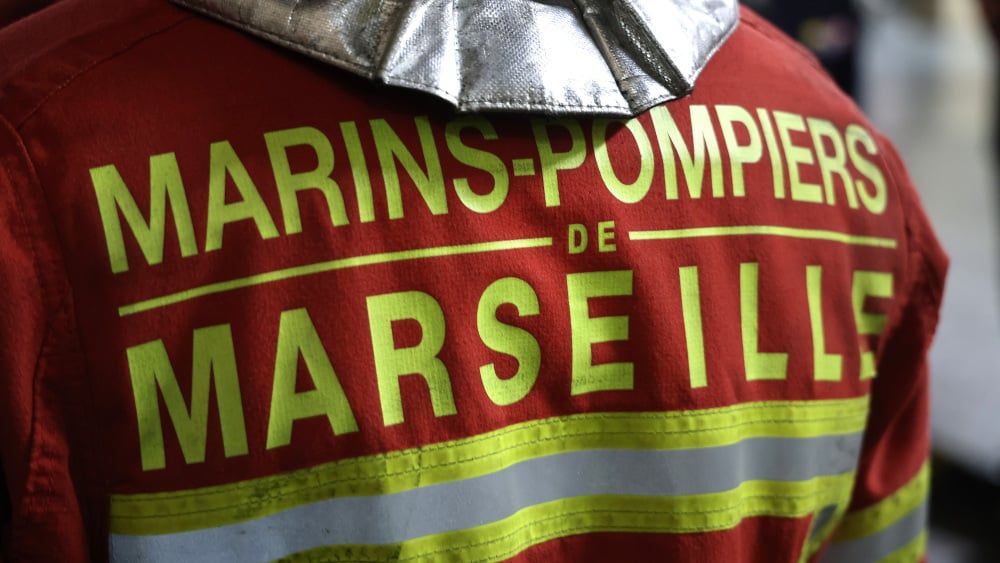 Un incendie dévastateur à Marseille laisse une femme entre la vie et la mort