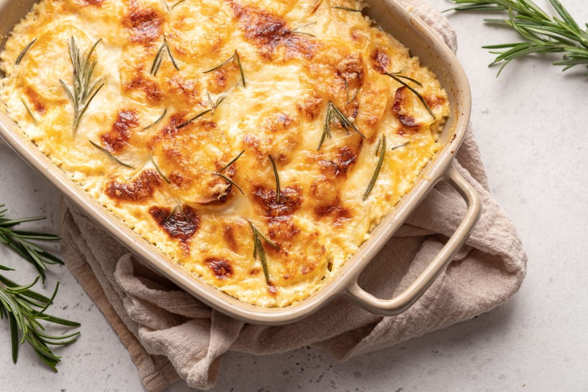 Découvrez la recette du gratin de polenta qui va changer votre avis sur ce plat