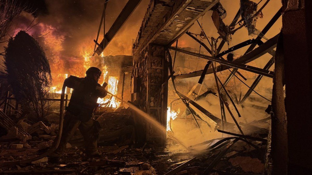 Une attaque de drones secoue Kiev en pleine journée