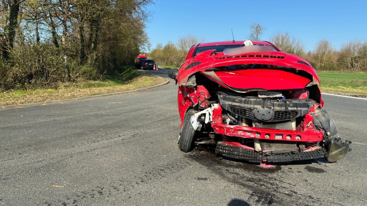 Accident spectaculaire à Vouillon : quatre blessés en route pour l'hôpital