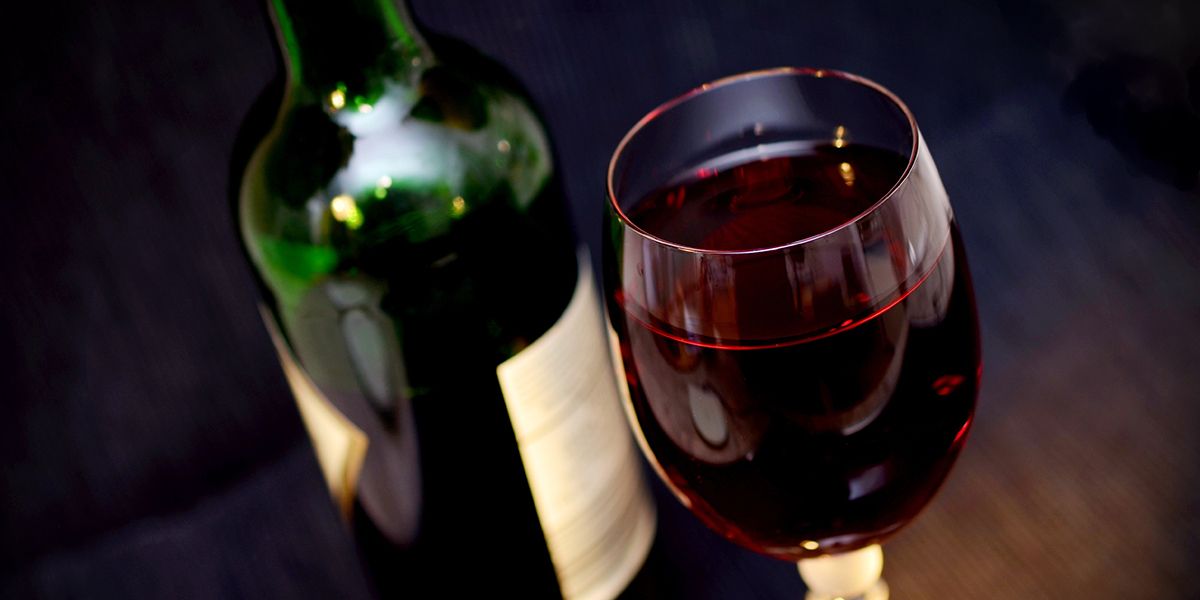 Remboursement d'une bouteille de vin bouchonné : ce que vous devez savoir