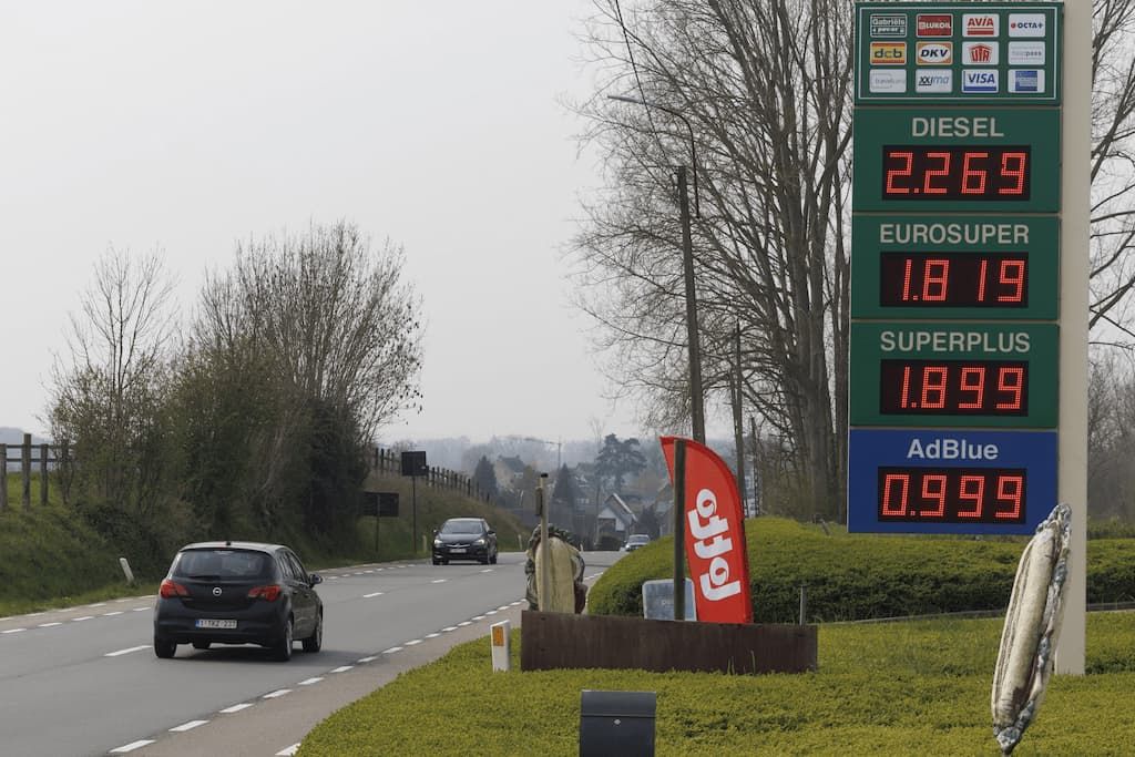 Pierre Chasseray s'inquiète : les taxes sur le carburant mettent en péril l'économie