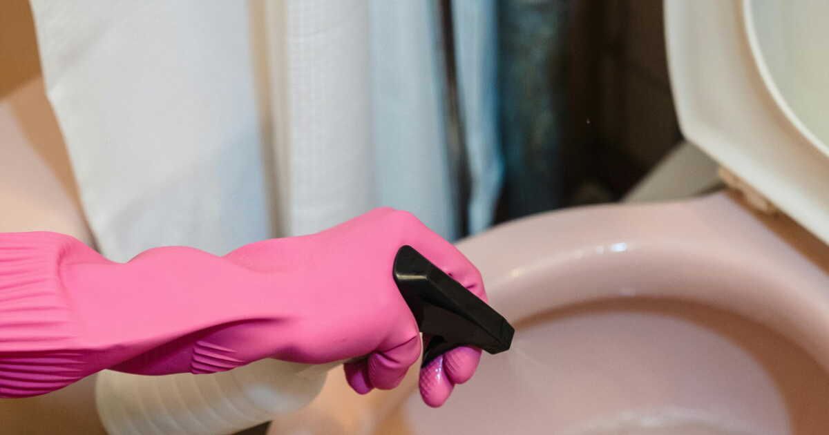 Retrouvez un abattant de toilettes comme neuf : nos astuces anti-traces jaunes