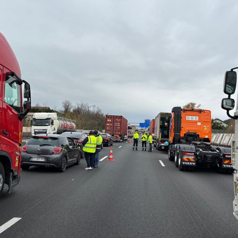 Des routiers en colère bloquent l'A7 face à l'augmentation des prix du carburant