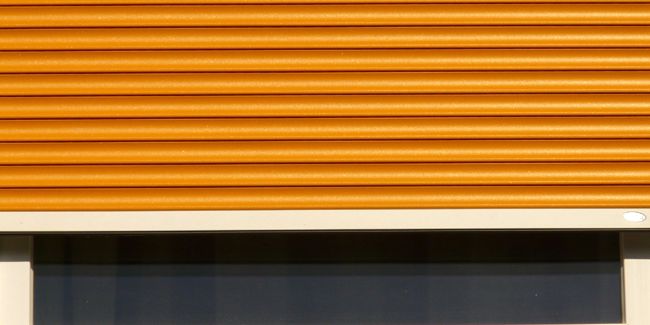 Réparer un volet roulant bloqué : guide pratique