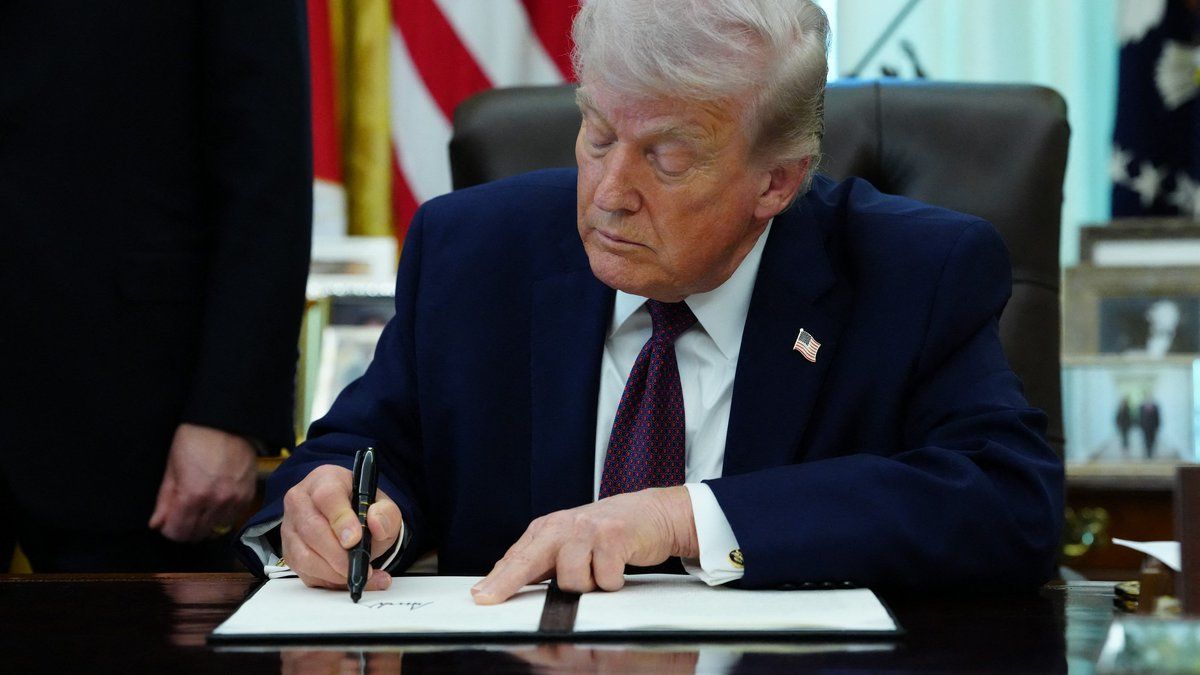 Trump annonce un départ des États-Unis d'Iran et critique la France sur le détroit d'Ormuz