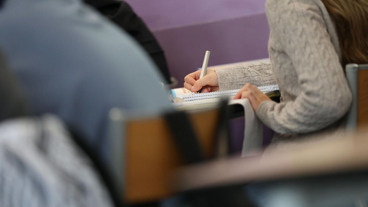 Un professeur mis à l'écart pour des comportements jugés inappropriés