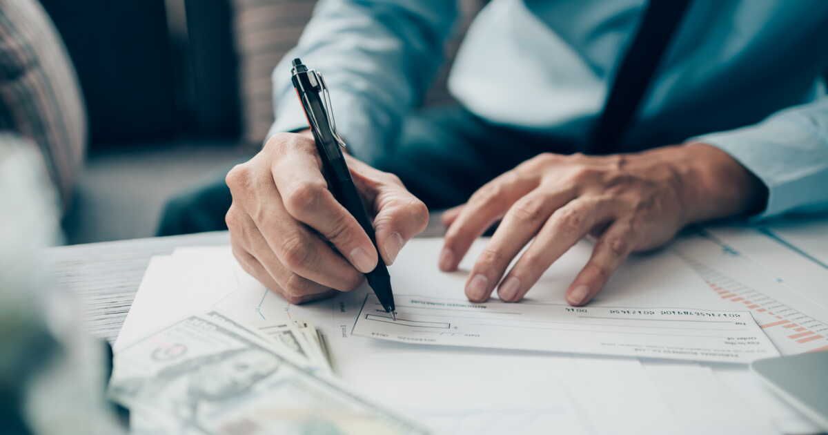 Tutorat et curatelle : que dit la loi sur le retrait d'argent avant un décès ?