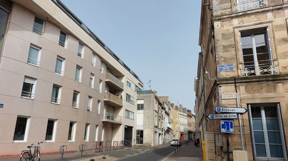 Des jeunes actifs investissent dans l'immobilier à Poitiers