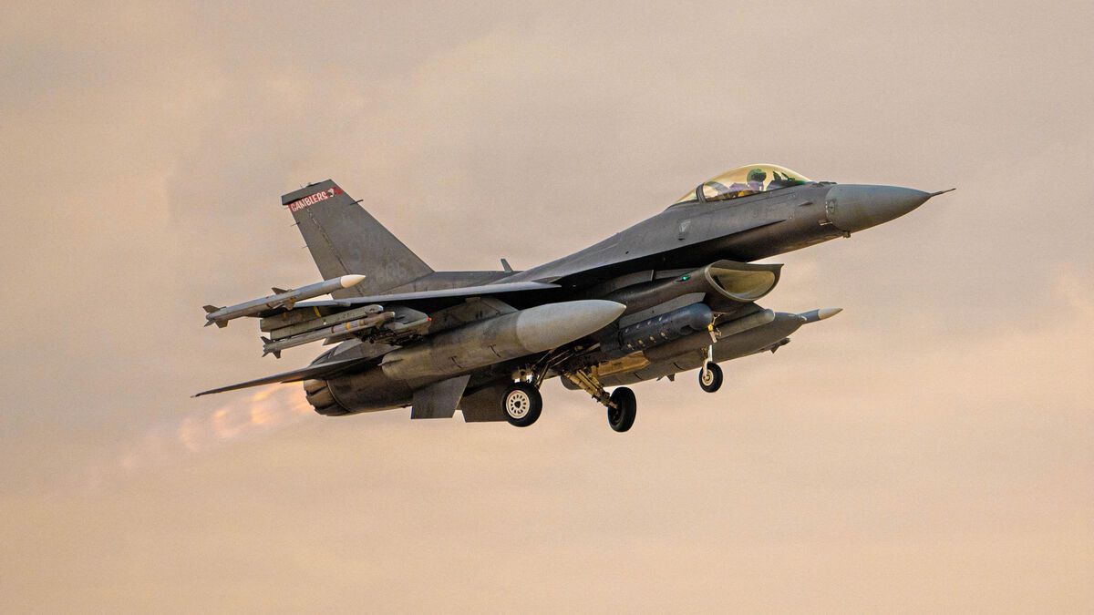 Survivre en territoire hostile : le captivant récit de Scott O’Grady après l'abattage de son F-16