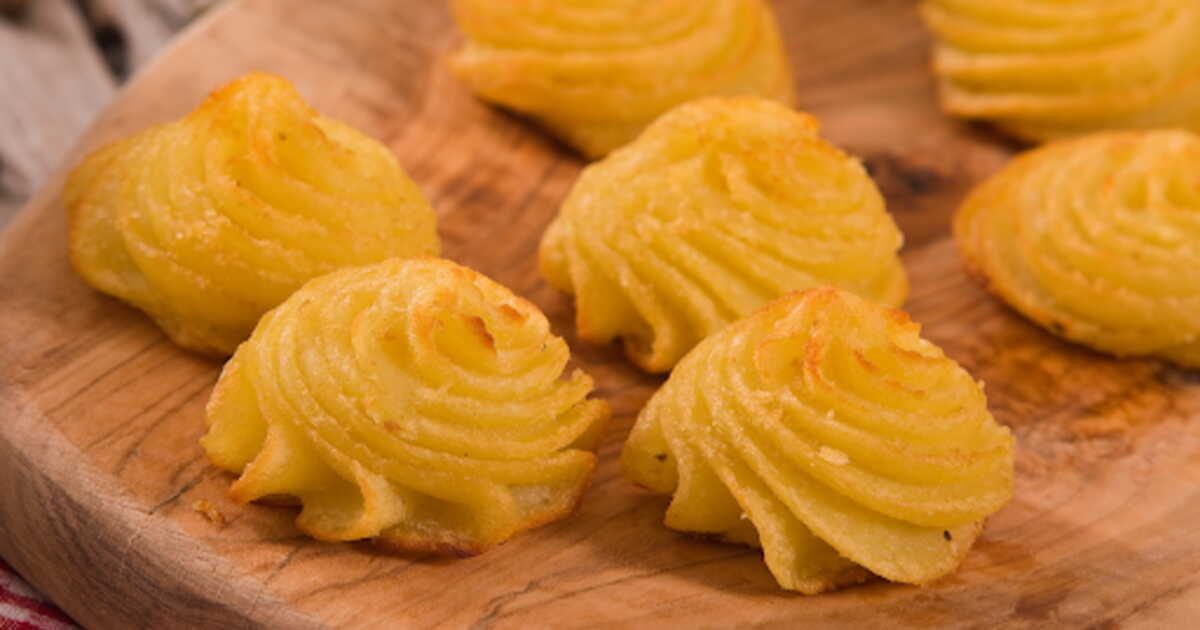 Découvrez la recette des pommes duchesse à l'ail et à la ciboulette pour un Noël inoubliable