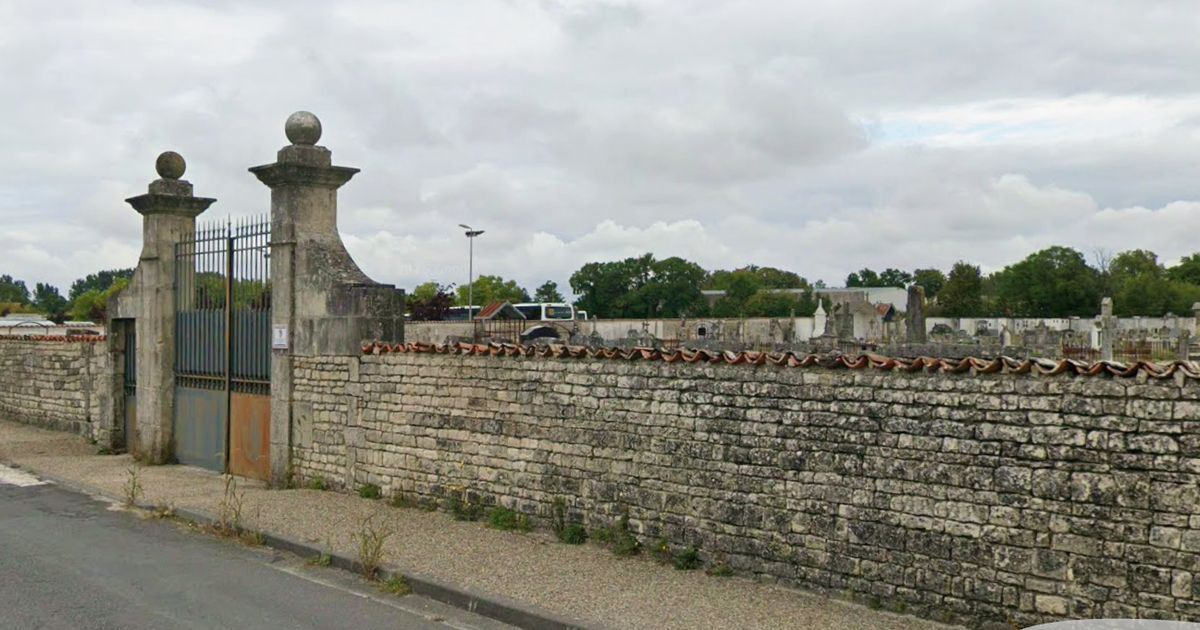 Des dégradations choquantes au cimetière de Matha : un appel à témoins