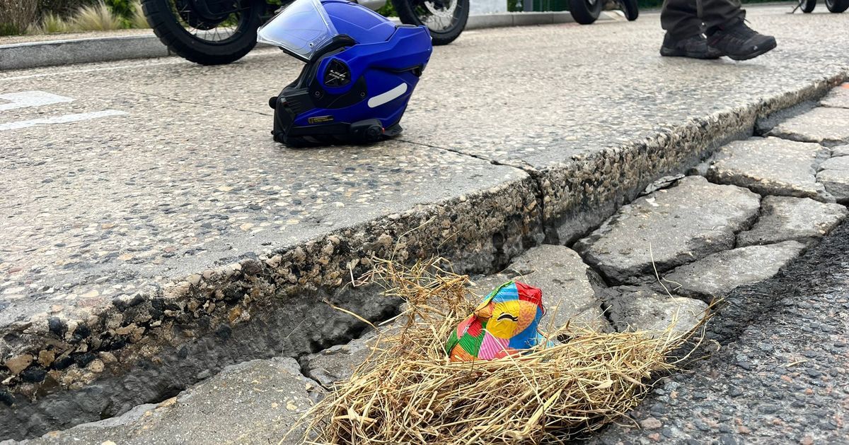 Une poule en chocolat pour alerter sur l'état des routes