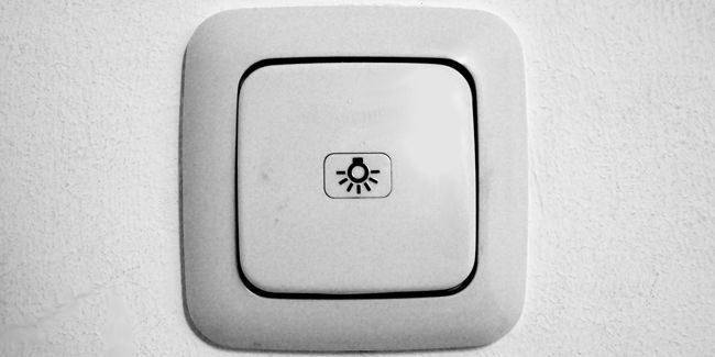 interrupteur va et vient ou bouton poussoir : décryptage des choix électrisants