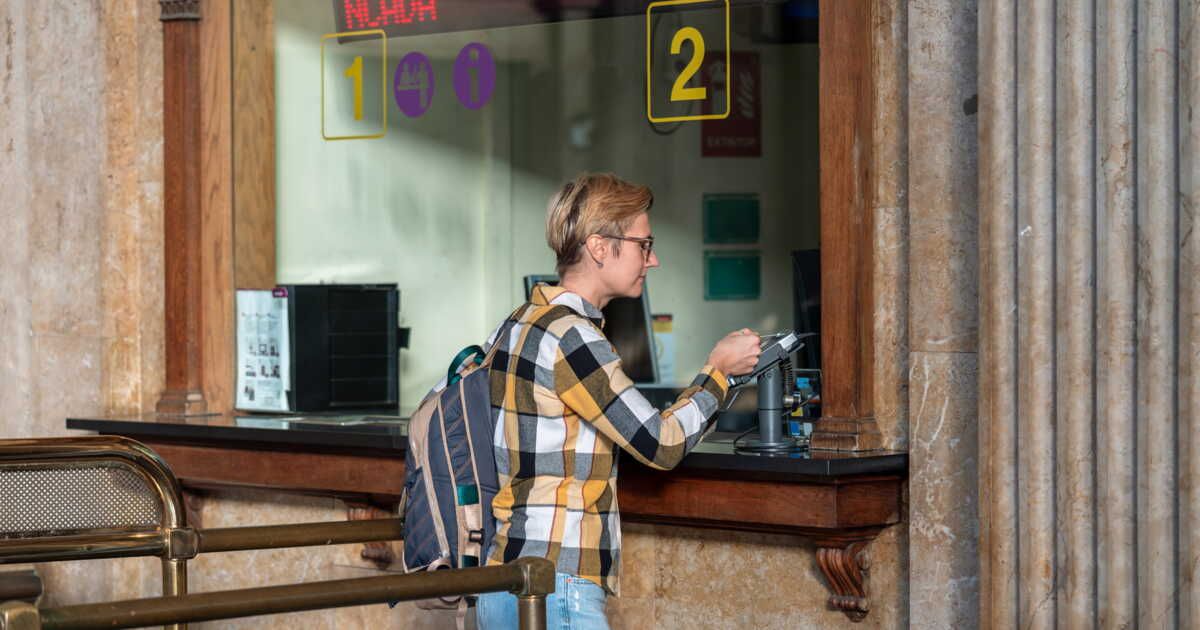 Comment acheter un billet de train sans carte bancaire ?