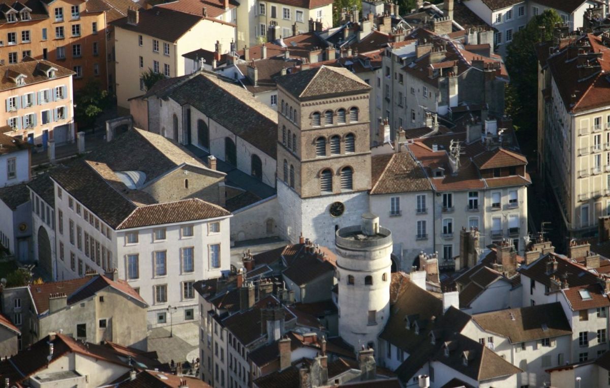 Violence en plein cœur de Grenoble : un homme tué et une femme blessée