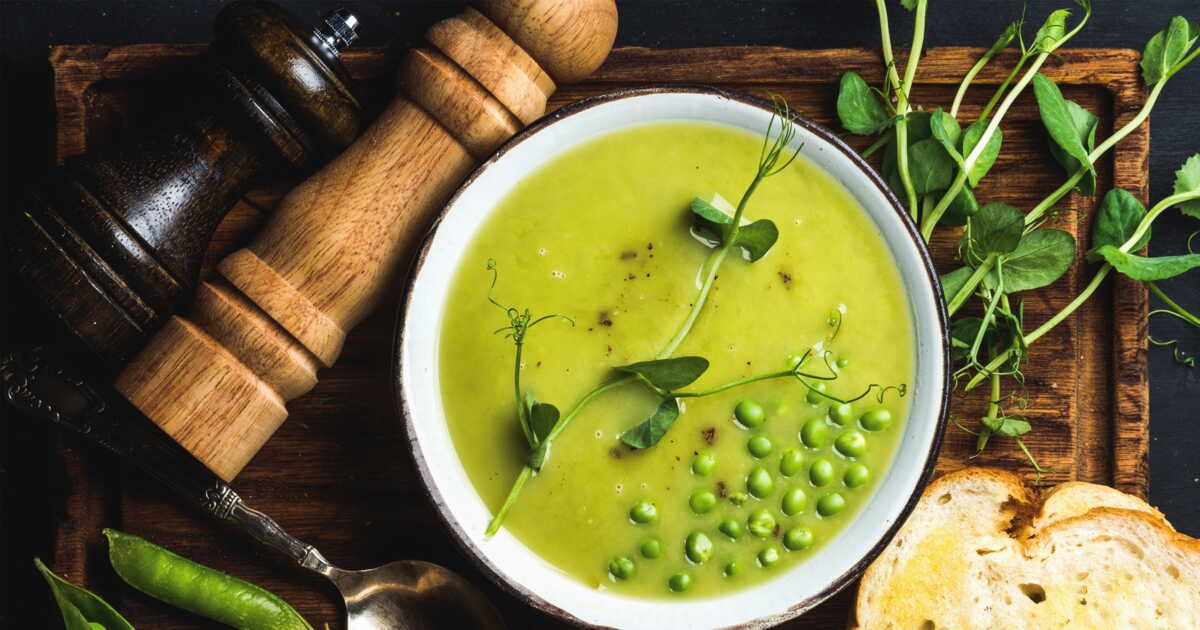Un velouté de petits pois épuré avec une touche surprenante par Simone Zanoni