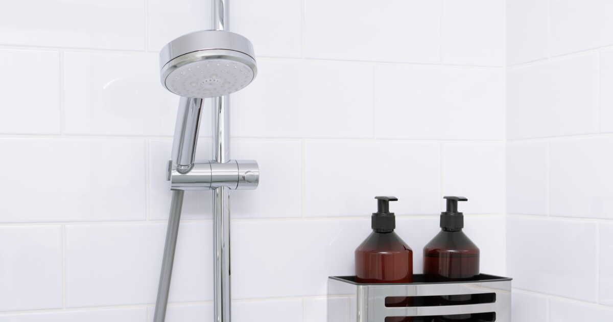 l'astuce révélée pour fixer des supports à ventouse dans votre salle de bain