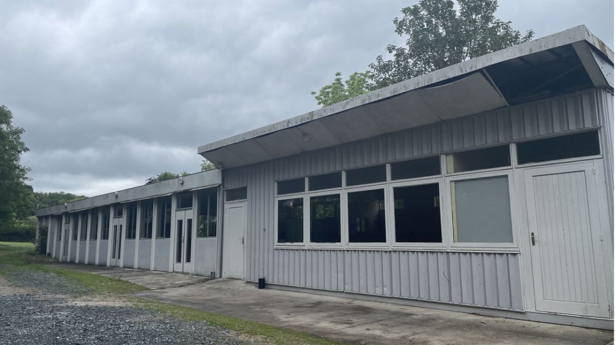 La fermeture inattendue de la salle des fêtes à Vaux-sur-Vienne : un coup dur pour la communauté