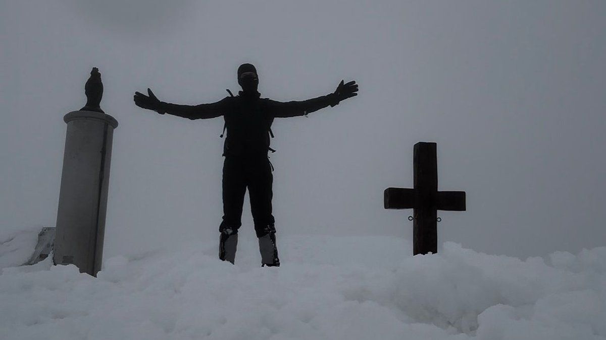 Un jeune de Montauban redonne vie au pic d’Aneto avec une croix en bois