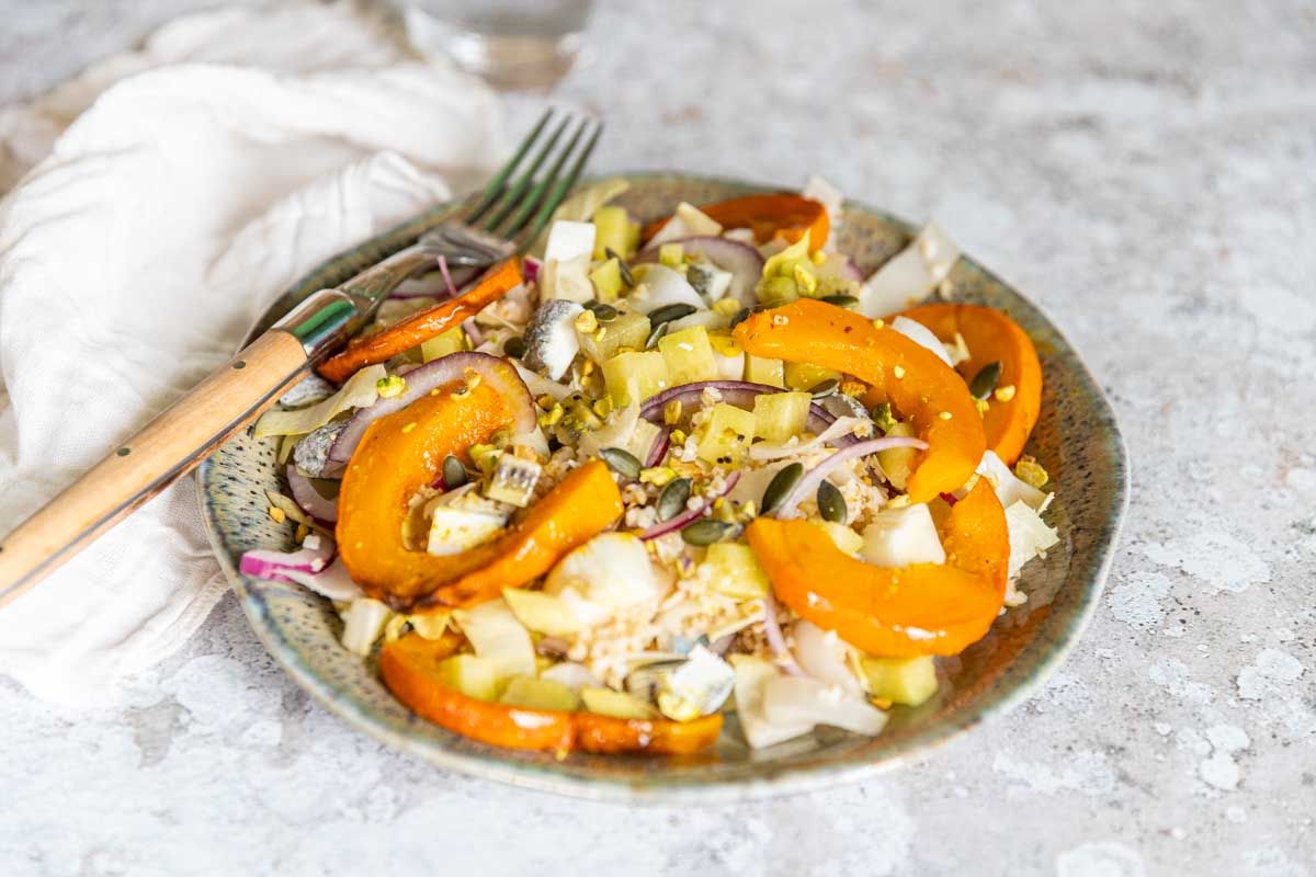 Salade hivernale aux endives, potimarron et kiwis